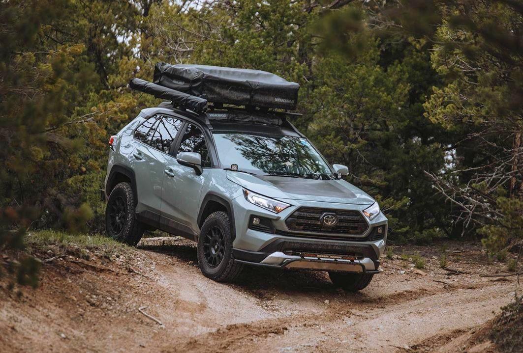 探索丰田RAV4，一款融合实用与激情的都市SUV